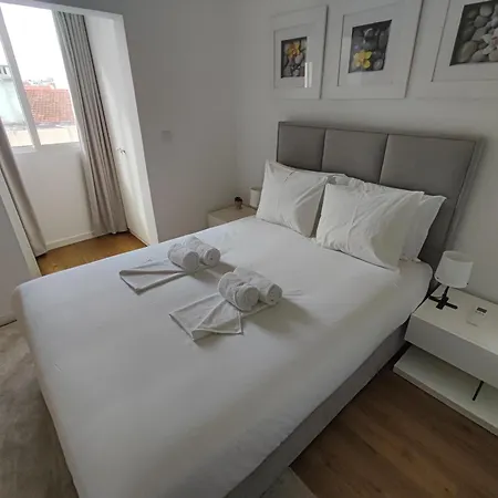 Апартаменти Lisbon, Renovated T2 With Balcony Near Saldanha, Estefania,