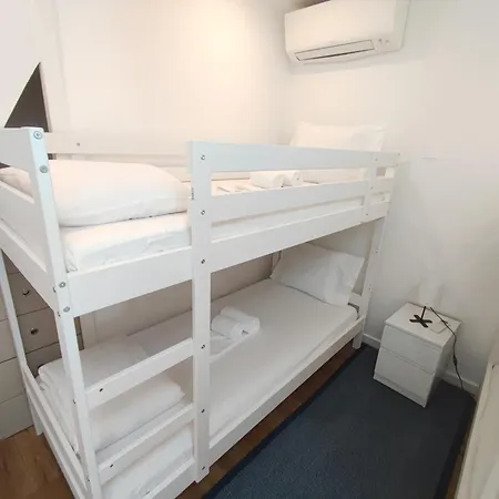 Апартаменти Lisbon, Renovated T2 With Balcony Near Saldanha, Estefania, *