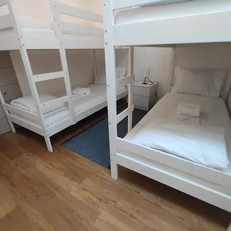 Апартаменти Lisbon, Renovated T2 With Balcony Near Saldanha, Estefania,