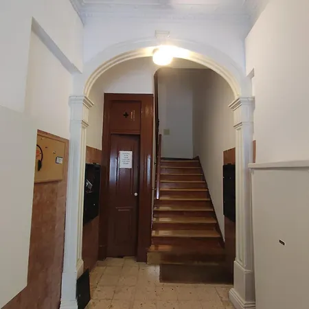Lisbon, Renovated T2 With Balcony Near Saldanha, Estefania, アパート