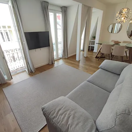 Lisbon, Renovated T2 With Balcony Near Saldanha, Estefania, Apartman