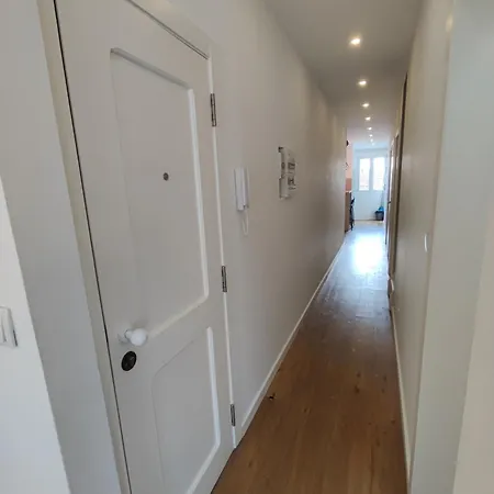 Lisbon, Renovated T2 With Balcony Near Saldanha, Estefania, * Lisboa