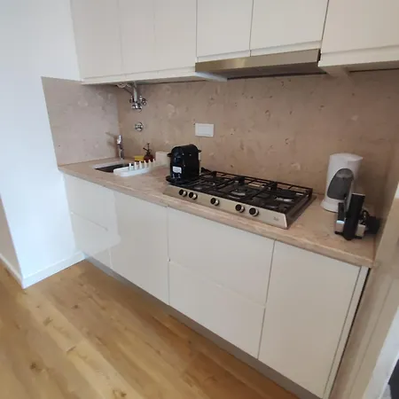 Lisbon, Renovated T2 With Balcony Near Saldanha, Estefania, *