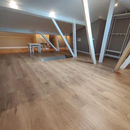 Lisbon, Renovated T2 With Balcony Near Saldanha, Estefania, Apartman Lisboa