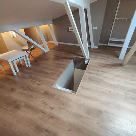 Lisbon, Renovated T2 With Balcony Near Saldanha, Estefania,