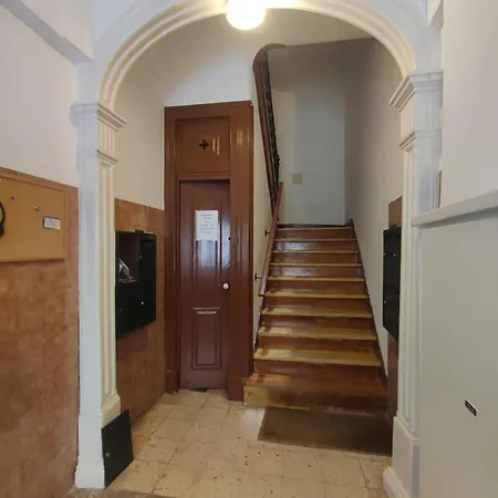 Lisbon, Renovated T2 With Balcony Near Saldanha, Estefania, Lisboa