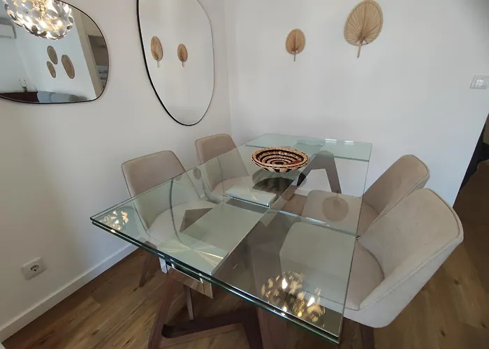 Lisbon, Renovated T2 With Balcony Near Saldanha, Estefania, شقة