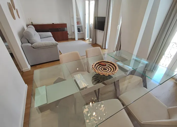 Lisbon, Renovated T2 With Balcony Near Saldanha, Estefania, شقة Lisboa