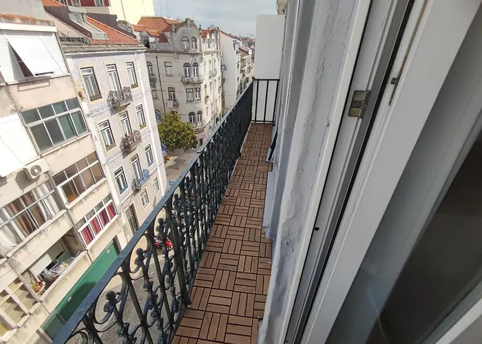 Lisbon, Renovated T2 With Balcony Near Saldanha, Estefania, * Lisboa