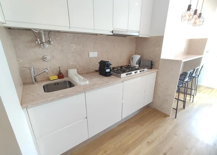 Lisbon, Renovated T2 With Balcony Near Saldanha, Estefania, شقة Lisboa