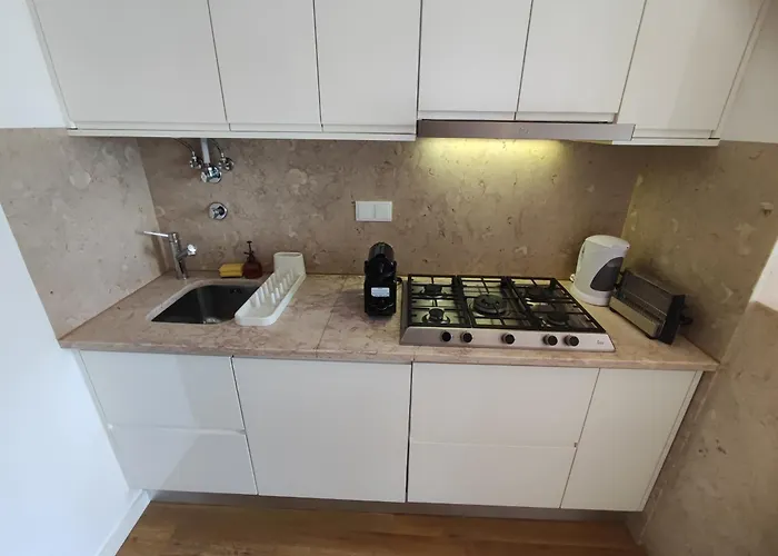 Lisbon, Renovated T2 With Balcony Near Saldanha, Estefania, شقة *