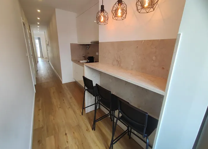 Lisbon, Renovated T2 With Balcony Near Saldanha, Estefania,