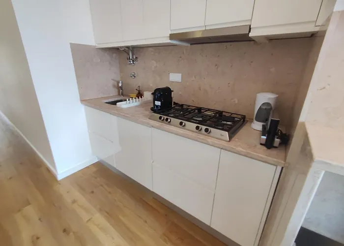 Lisbon, Renovated T2 With Balcony Near Saldanha, Estefania, *