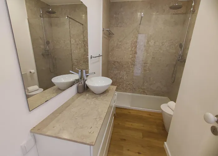 Lisbon, Renovated T2 With Balcony Near Saldanha, Estefania, Lisboa