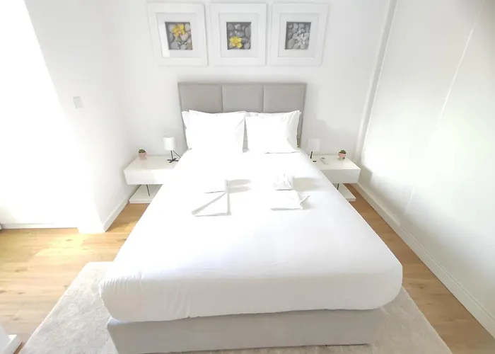 Lisbon, Renovated T2 With Balcony Near Saldanha, Estefania, *