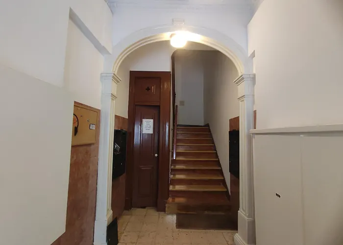 Lisbon, Renovated T2 With Balcony Near Saldanha, Estefania, شقة