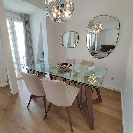 Apartment Lisbon, Renovated T2 With Balcony Near Saldanha, Estefania, Lisbon