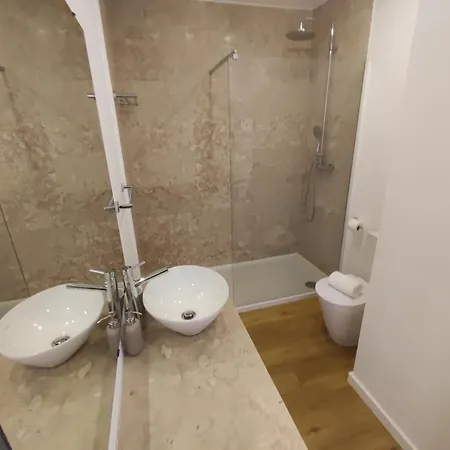 Lisbon, Renovated T2 With Balcony Near Saldanha, Estefania, Apartment Lisbon