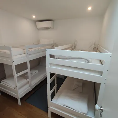 Apartment Lisbon, Renovated T2 With Balcony Near Saldanha, Estefania, Lisbon