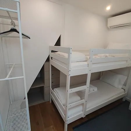 Lisbon, Renovated T2 With Balcony Near Saldanha, Estefania,